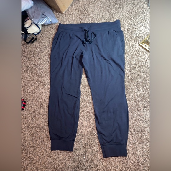 Lululemon Jogger Pants Size 20 Black - Picture 1 of 9
